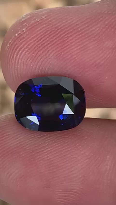 Rare Masterpiece Blue Sapphire 7.05 ct unheated slightly purplish Good Luster